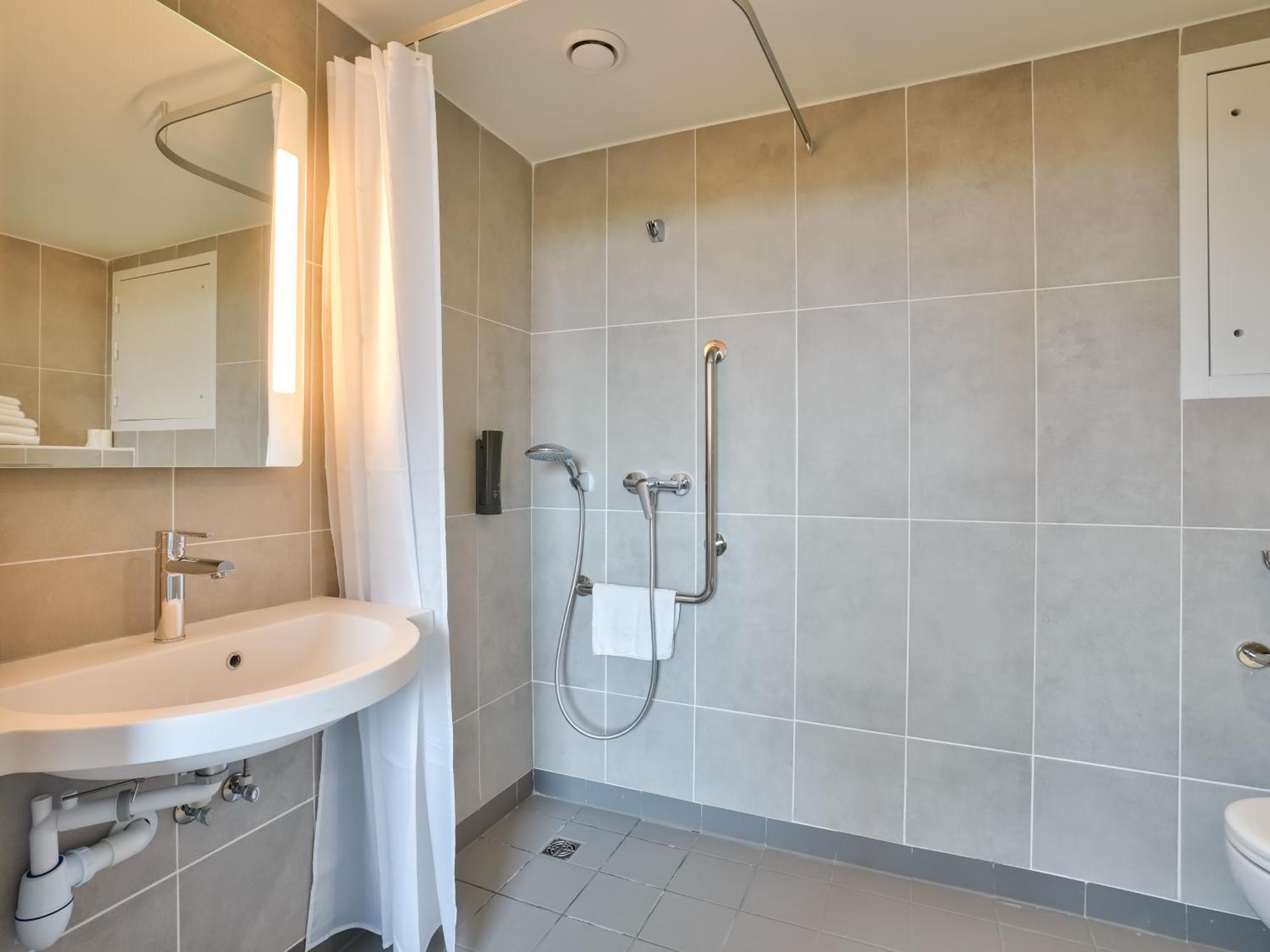 B&B Hotel Paris Porte D'Orleans Montrouge Bagian luar foto